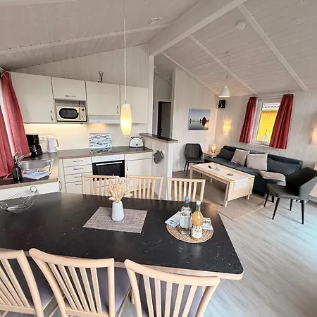 Strandhaus Freibeuterweg 18 * Priwall